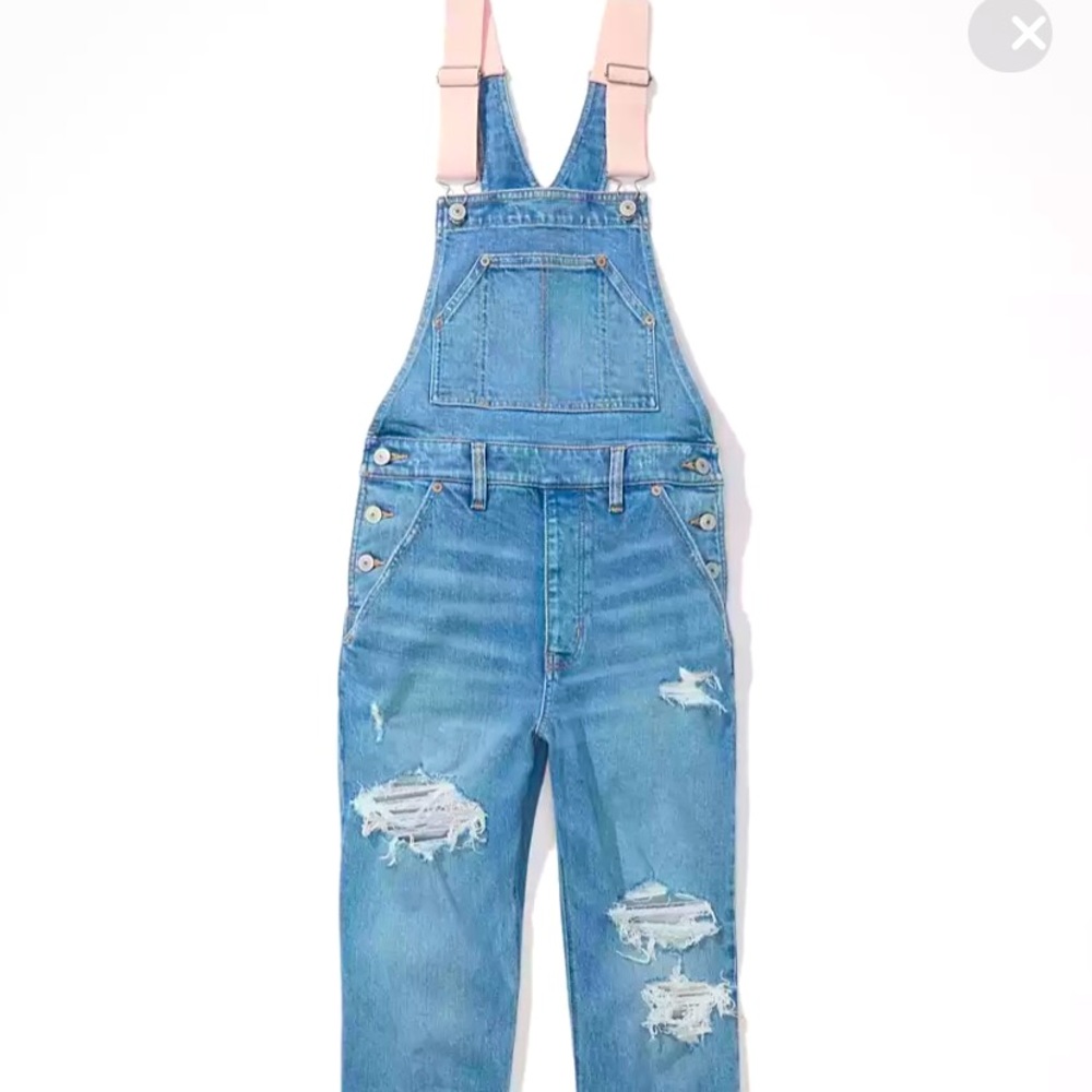 ISO American Eagle Ripped ‘90s denim Boyfriend Overalls in a size Medium 🌸